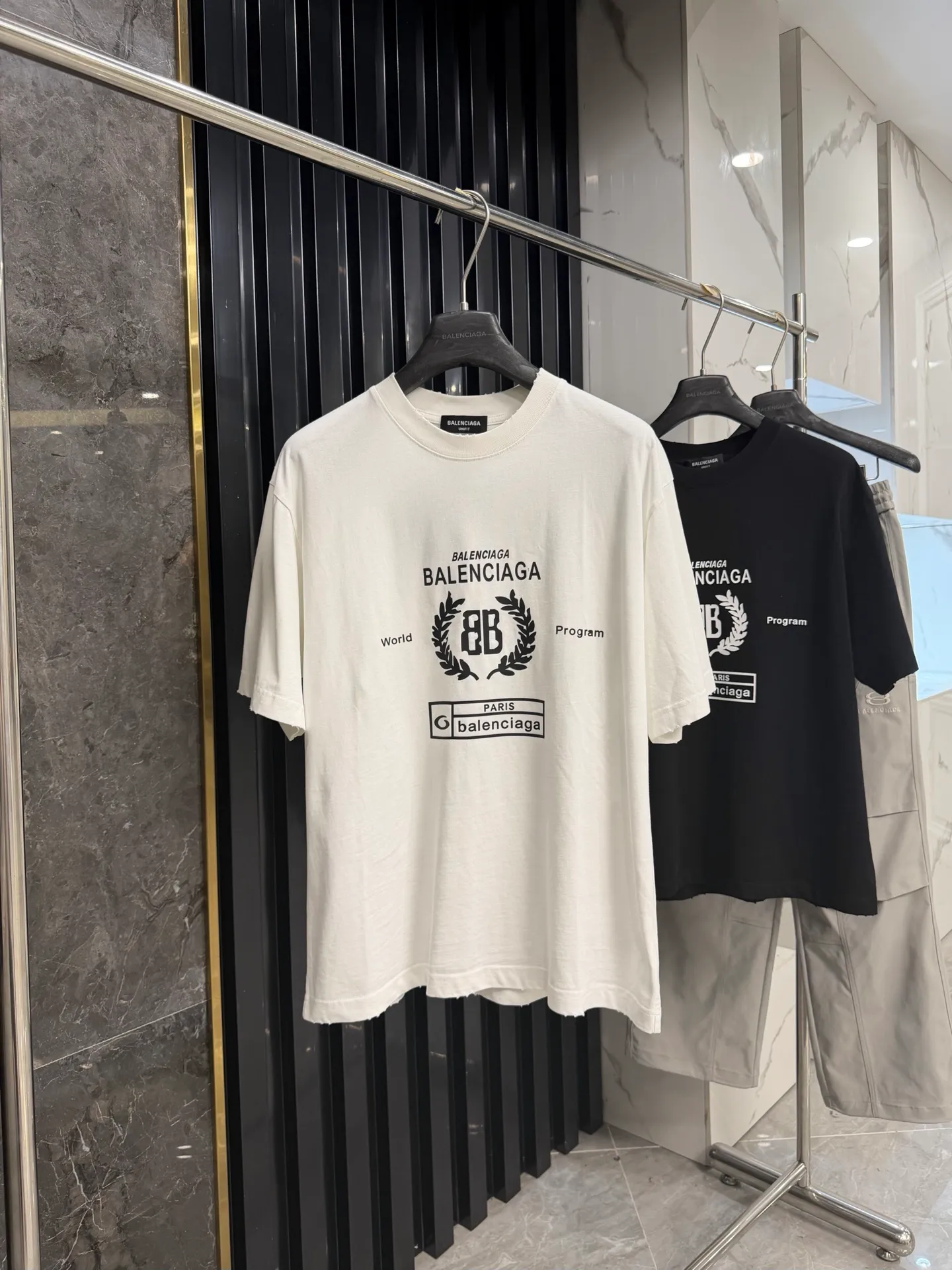 P100-BALENCIAGA* 2026 New Arrival. . 270g .Oversize . Same Style. . -Color：Black White -SIZE：S M L XL 7095
